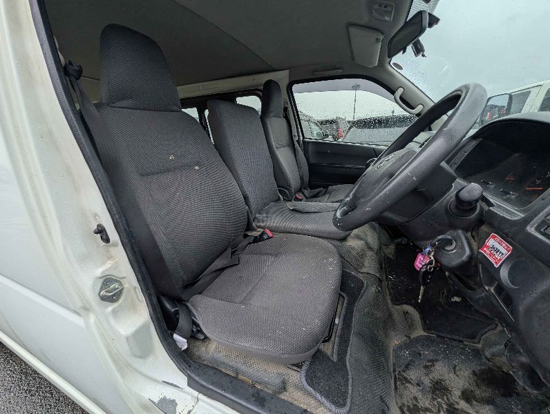  31554  TOYOTA REGIUS  2018  