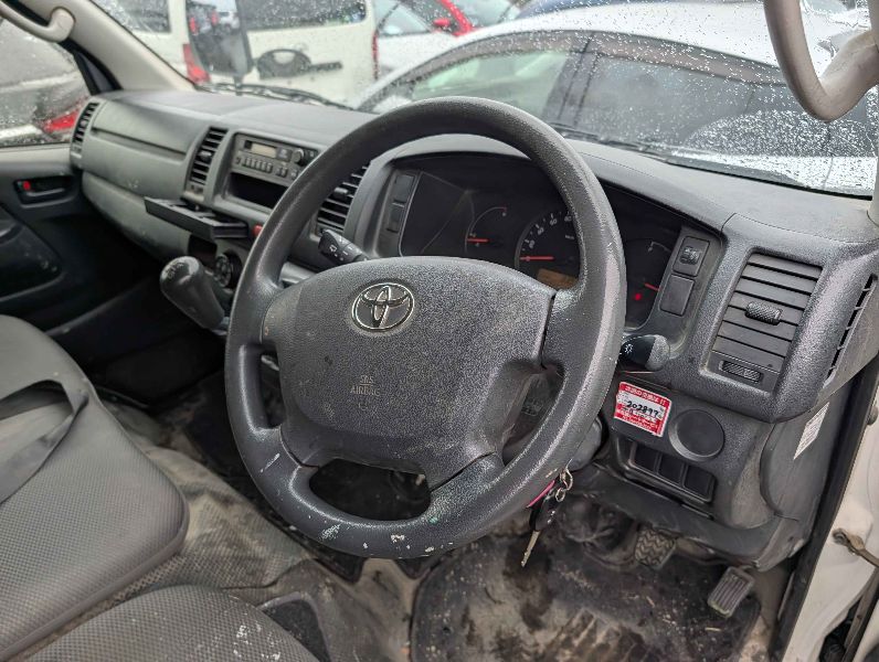 31554  TOYOTA REGIUS  2018  