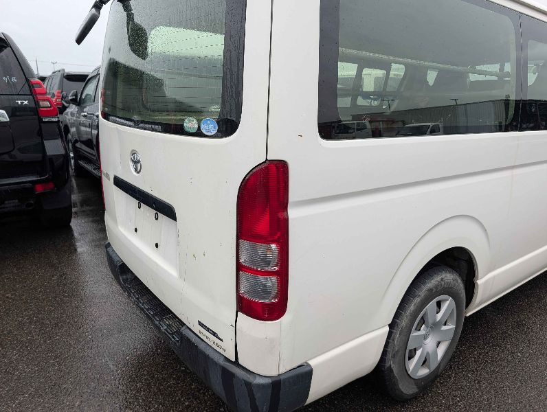  31554  TOYOTA REGIUS  2018  