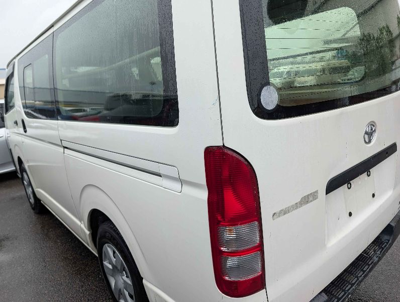  31554  TOYOTA REGIUS  2018  