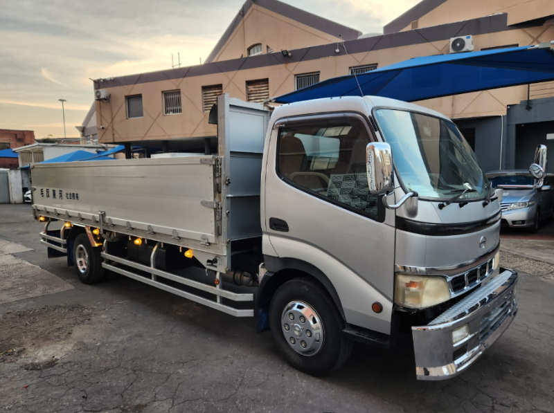  31564  HINO DUTRO  2006 