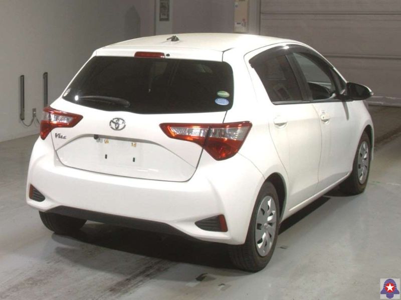  31588  TOYOTA VITZ  2017  