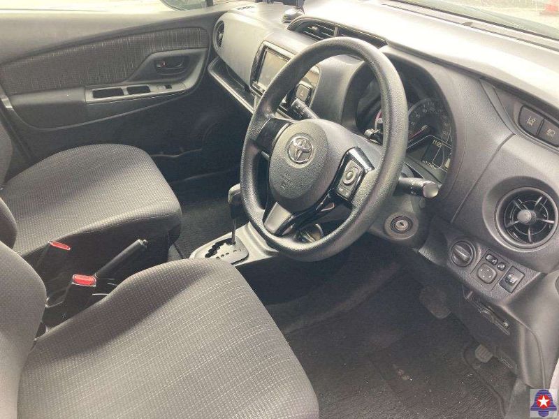  31588  TOYOTA VITZ  2017  