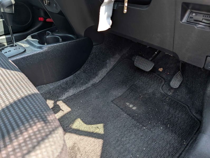  31588  TOYOTA VITZ  2017  