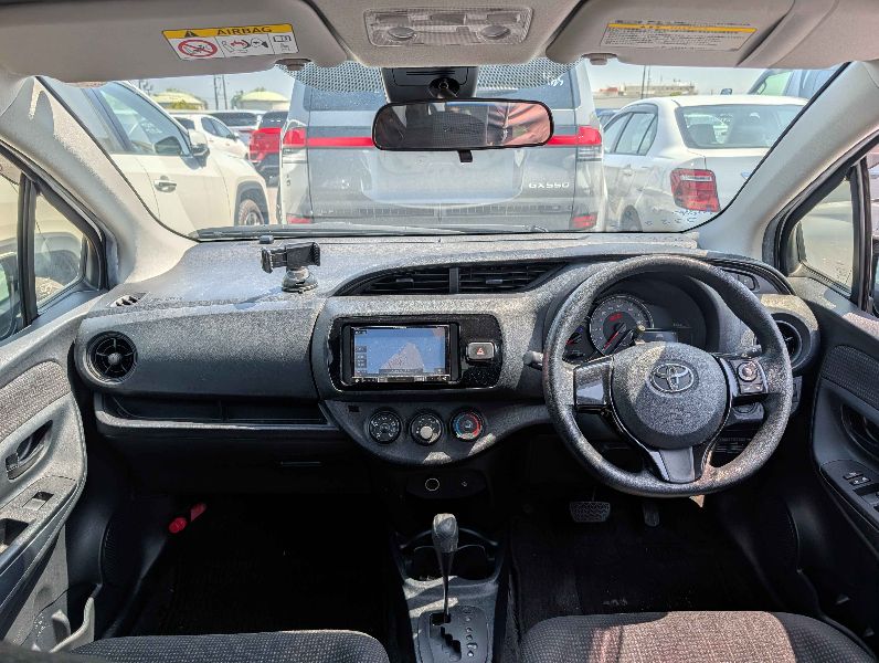  31588  TOYOTA VITZ  2017  