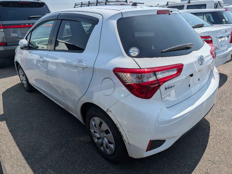  31588  TOYOTA VITZ  2017  