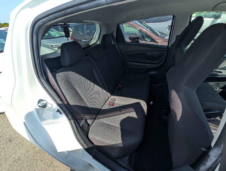  31588  TOYOTA VITZ  2017  