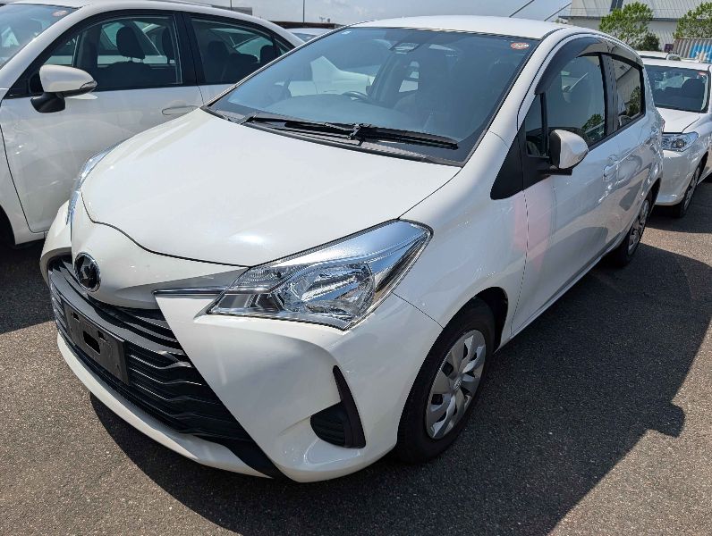  31588  TOYOTA VITZ  2017  