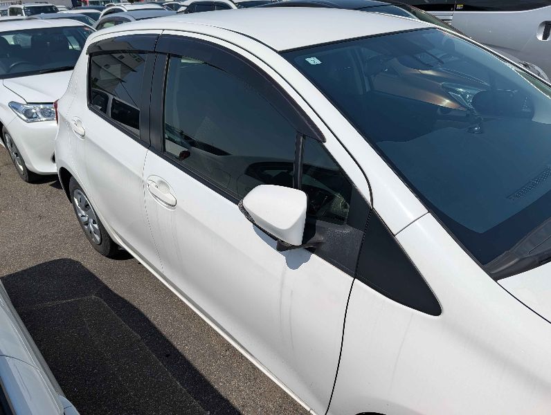  31588  TOYOTA VITZ  2017  