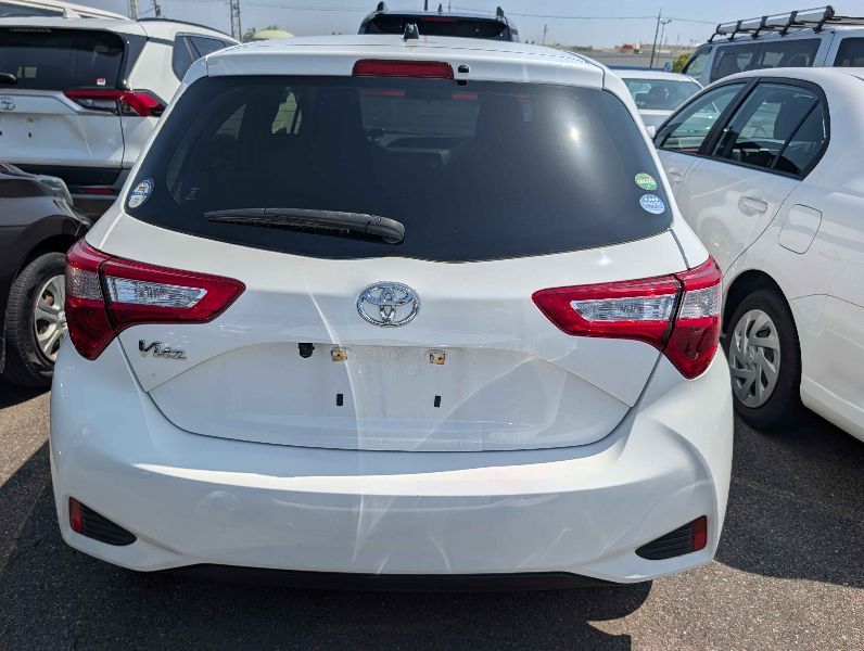  31588  TOYOTA VITZ  2017  