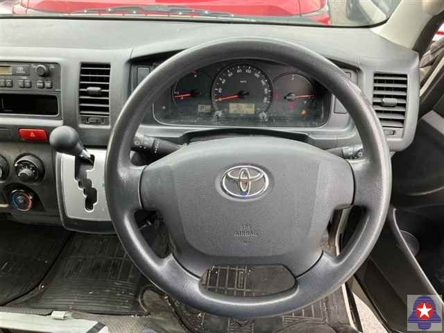  31590  TOYOTA HIACE  2017  