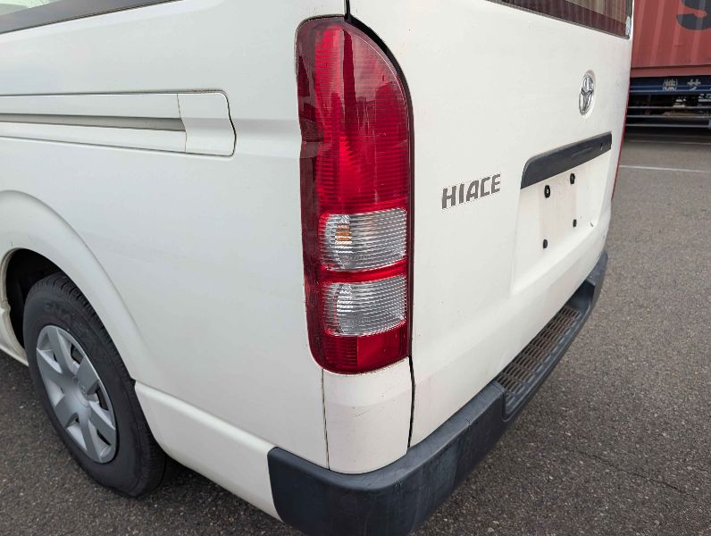  31590  TOYOTA HIACE  2017  
