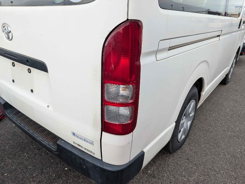  31590  TOYOTA HIACE  2017  