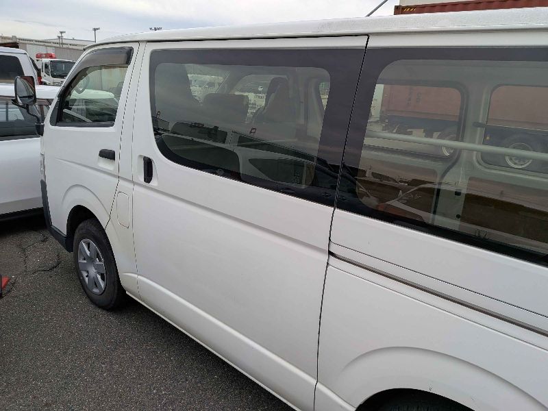  31590  TOYOTA HIACE  2017  
