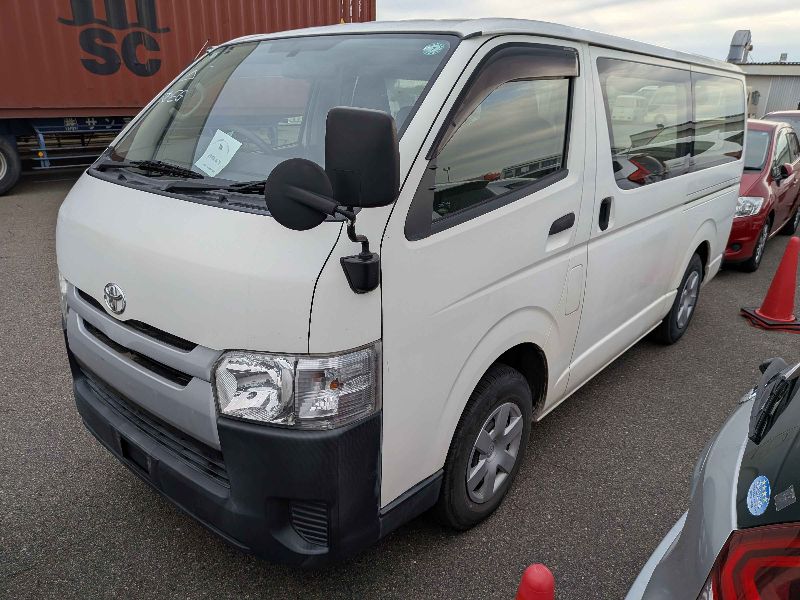  31590  TOYOTA HIACE  2017  