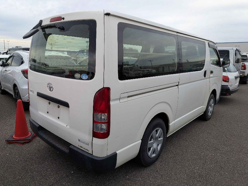  31590  TOYOTA HIACE  2017  