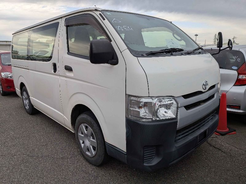  31590  TOYOTA HIACE  2017 