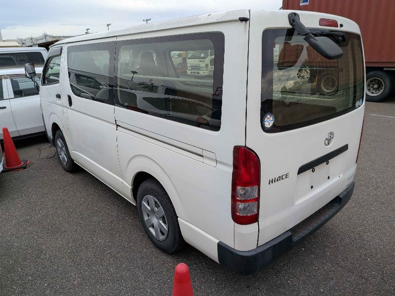  31590  TOYOTA HIACE  2017  