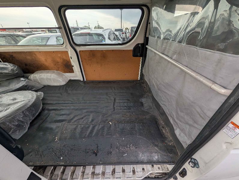  31590  TOYOTA HIACE  2017  