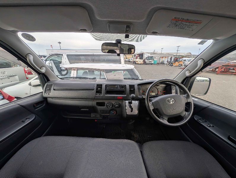  31590  TOYOTA HIACE  2017  