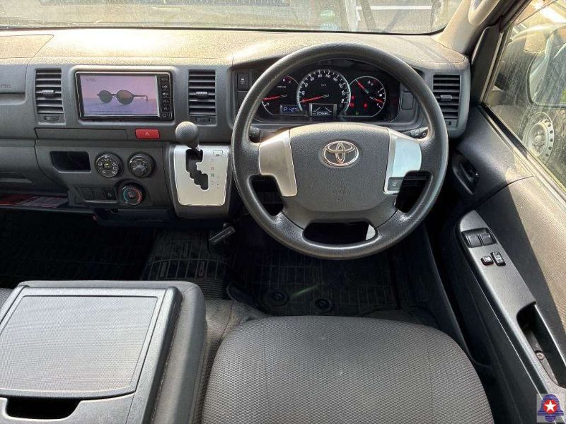  31603  TOYOTA HIACE REGIUS  2018  