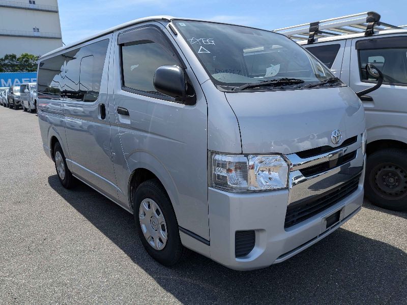  31603  TOYOTA HIACE REGIUS  2018 