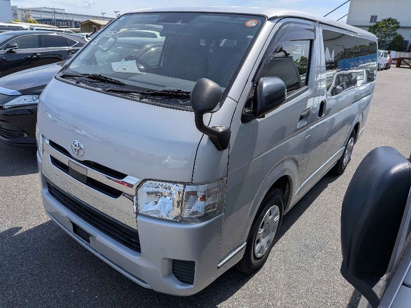  31603  TOYOTA HIACE REGIUS  2018  
