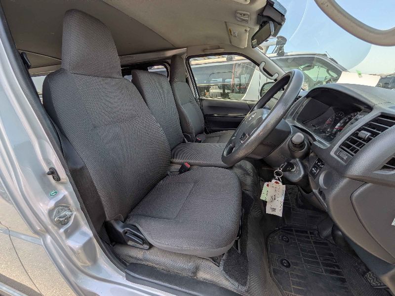  31603  TOYOTA HIACE REGIUS  2018  