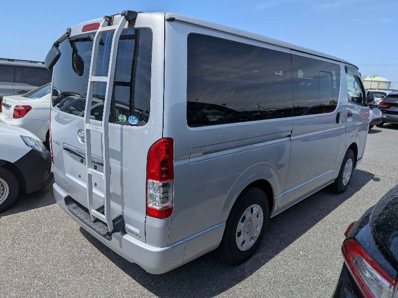  31603  TOYOTA HIACE REGIUS  2018  