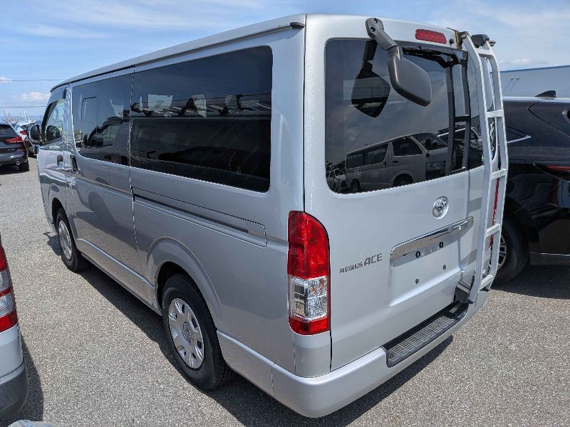  31603  TOYOTA HIACE REGIUS  2018  