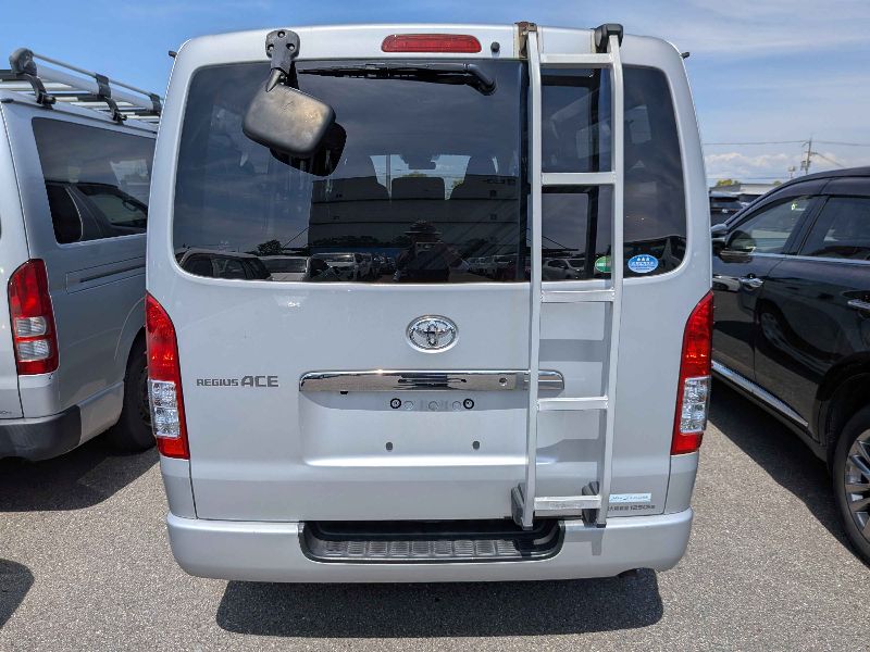  31603  TOYOTA HIACE REGIUS  2018  
