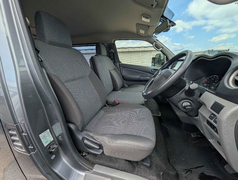  31604  NISSAN CARAVAN  2018  