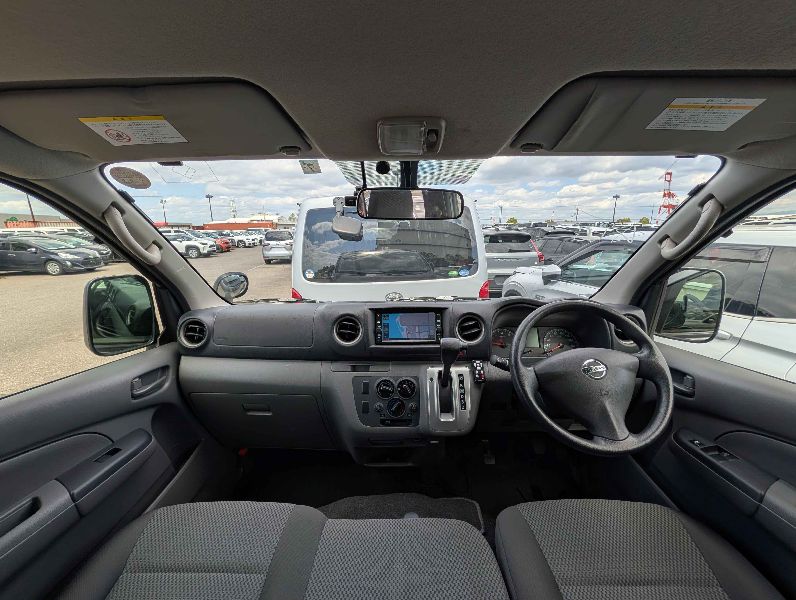  31604  NISSAN CARAVAN  2018  