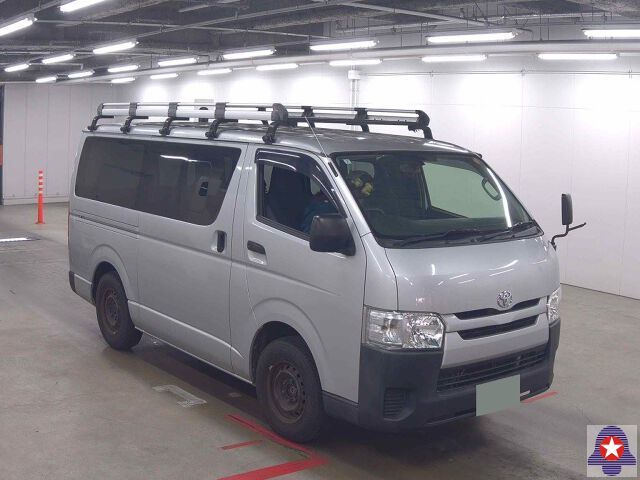  31606  TOYOTA HIACE  2017 