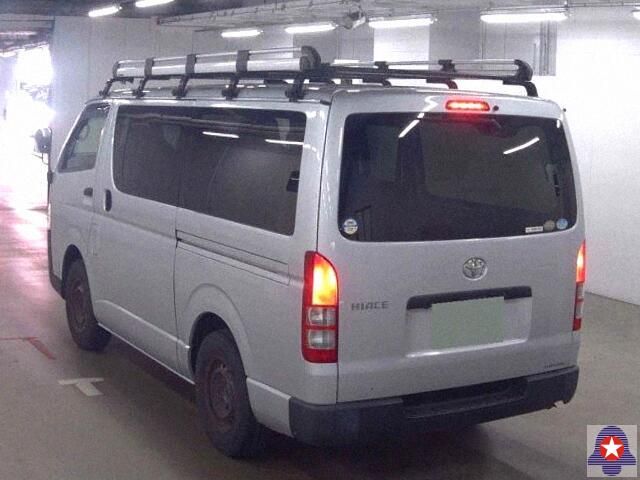 31606  TOYOTA HIACE  2017  