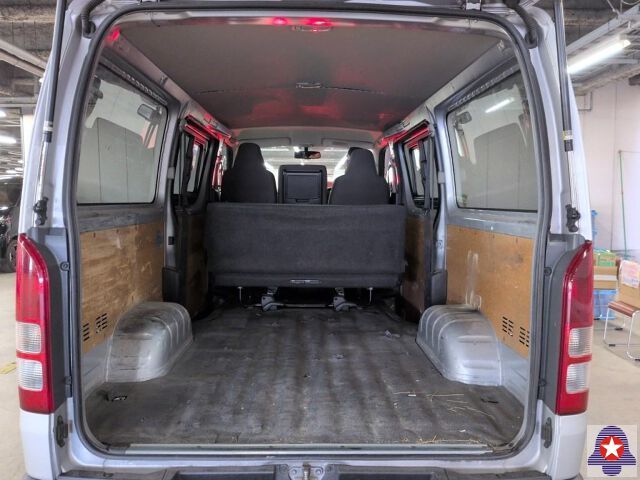  31606  TOYOTA HIACE  2017  