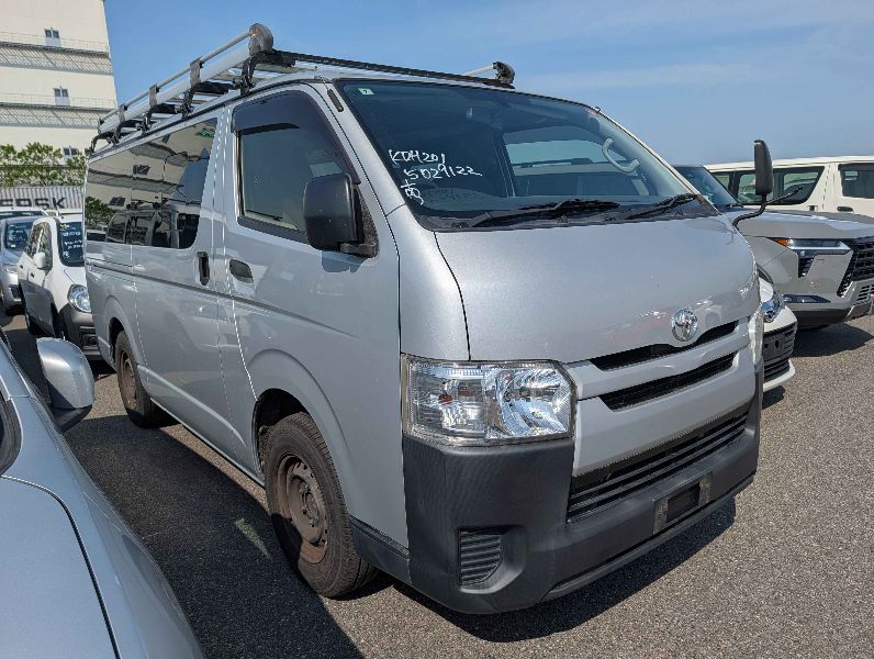  31606  TOYOTA HIACE  2017  