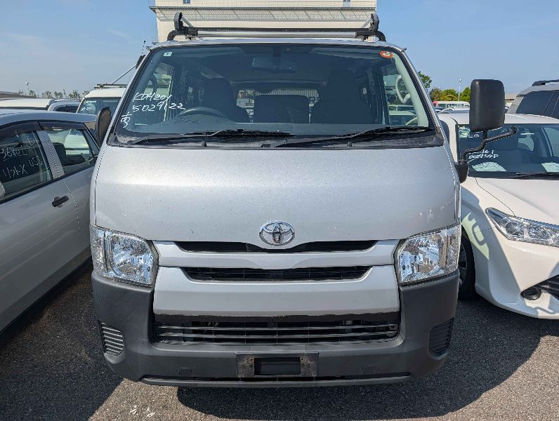  31606  TOYOTA HIACE  2017  