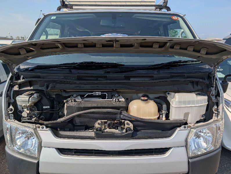  31606  TOYOTA HIACE  2017  