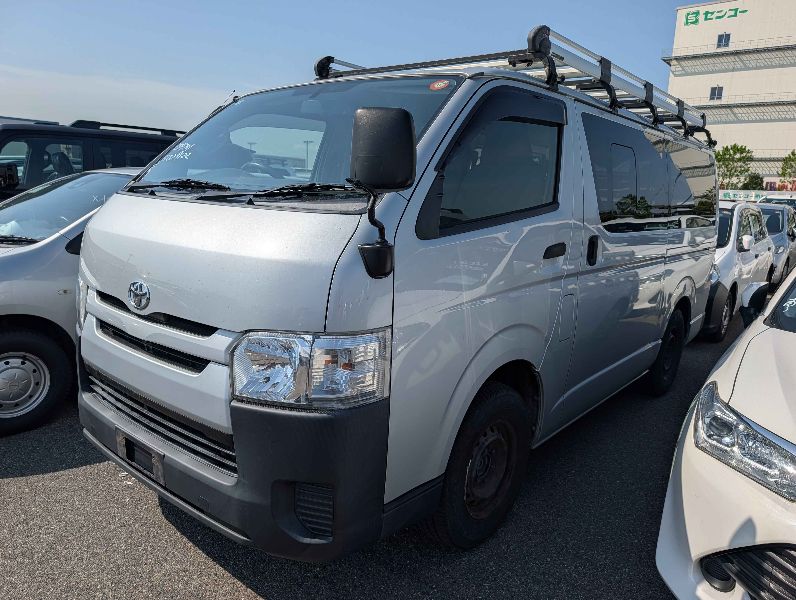  31606  TOYOTA HIACE  2017  