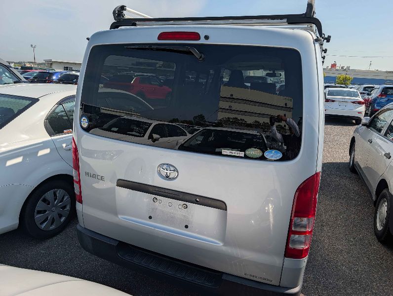  31606  TOYOTA HIACE  2017  