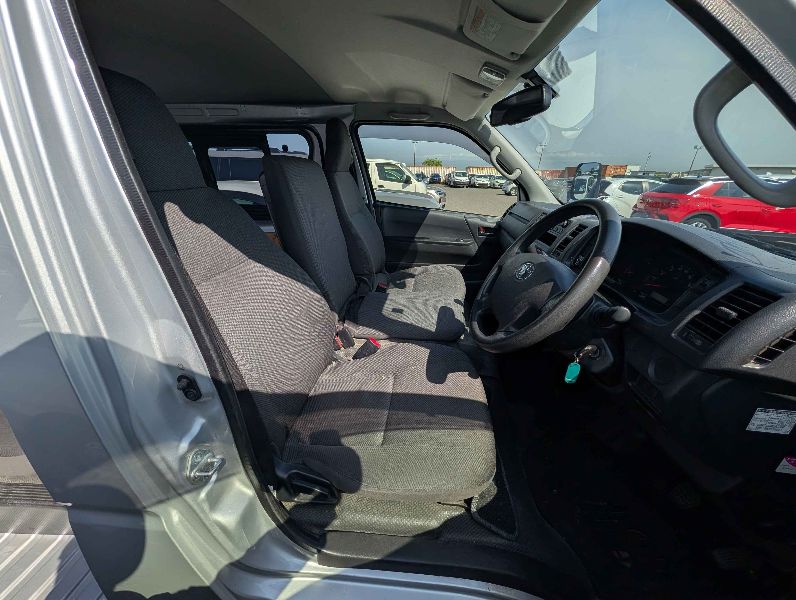  31606  TOYOTA HIACE  2017  