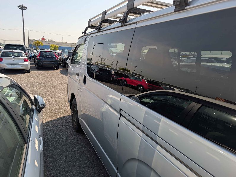  31606  TOYOTA HIACE  2017  