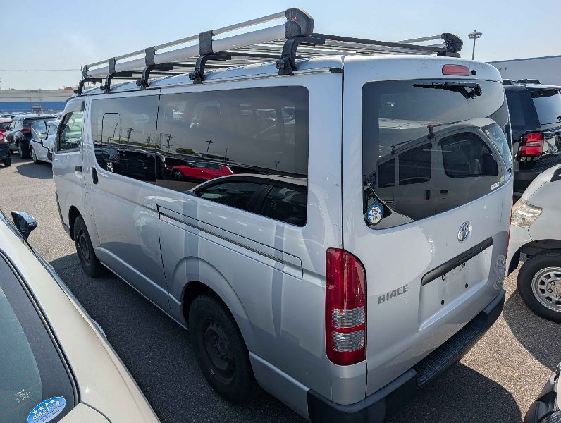  31606  TOYOTA HIACE  2017  