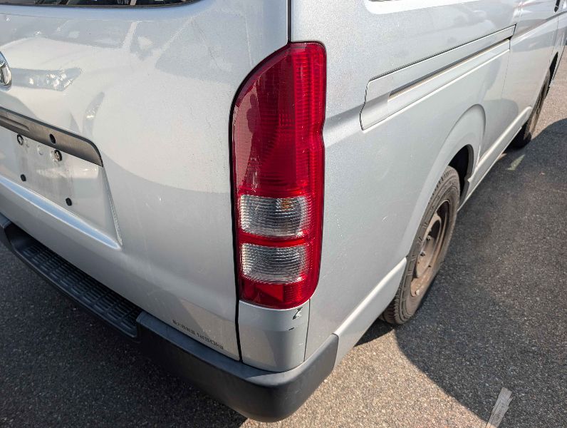  31606  TOYOTA HIACE  2017  