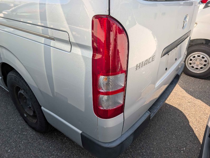  31606  TOYOTA HIACE  2017  