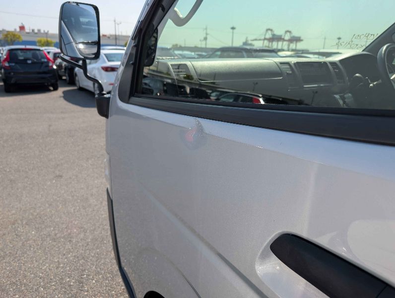  31606  TOYOTA HIACE  2017  