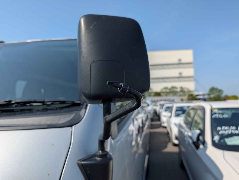  31606  TOYOTA HIACE  2017  