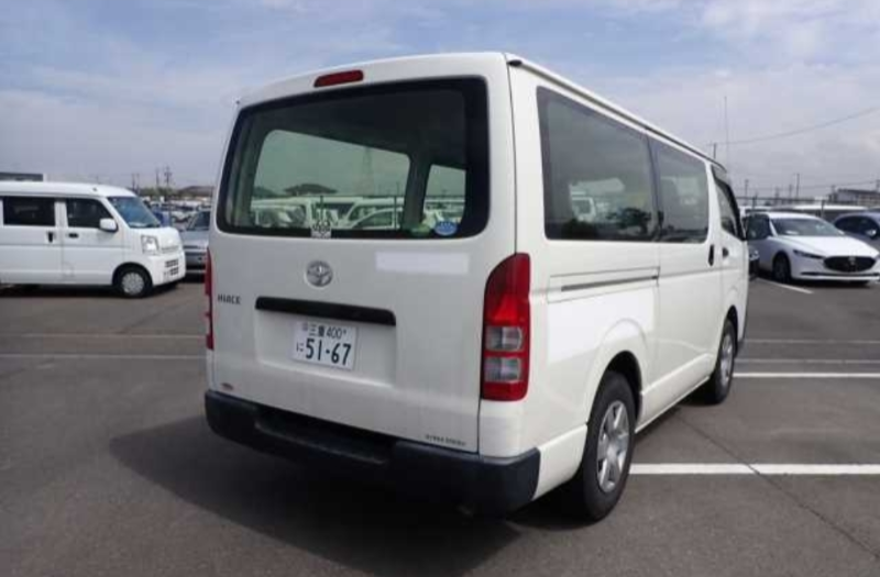  31610  TOYOTA HIACE  2018  