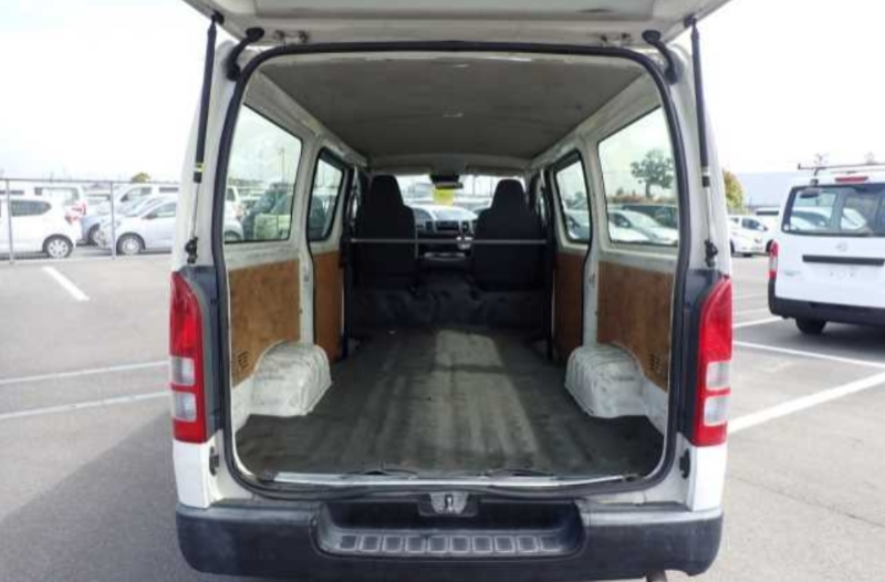  31610  TOYOTA HIACE  2018  